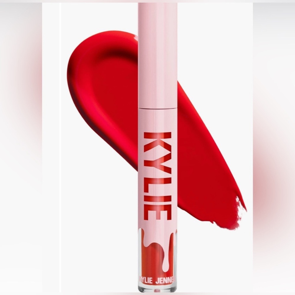 KYLIE COSMETICS- lip shine lacquer-
416 Don't @ me - Discontinued NIB